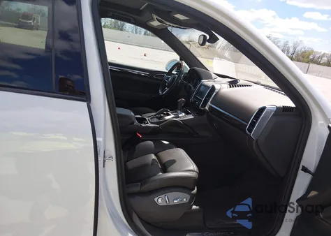 2016 Porsche Cayenne S z USA, uszkodzony, nr VIN WP1AB2A29GLA93652